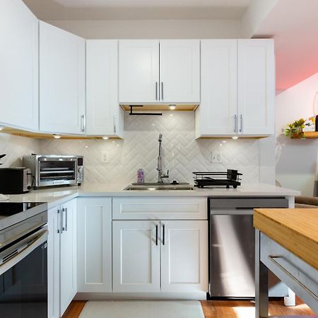 Modern 2Br Retreat, Close To Dc & Airport Apartment Arlington Bagian luar foto