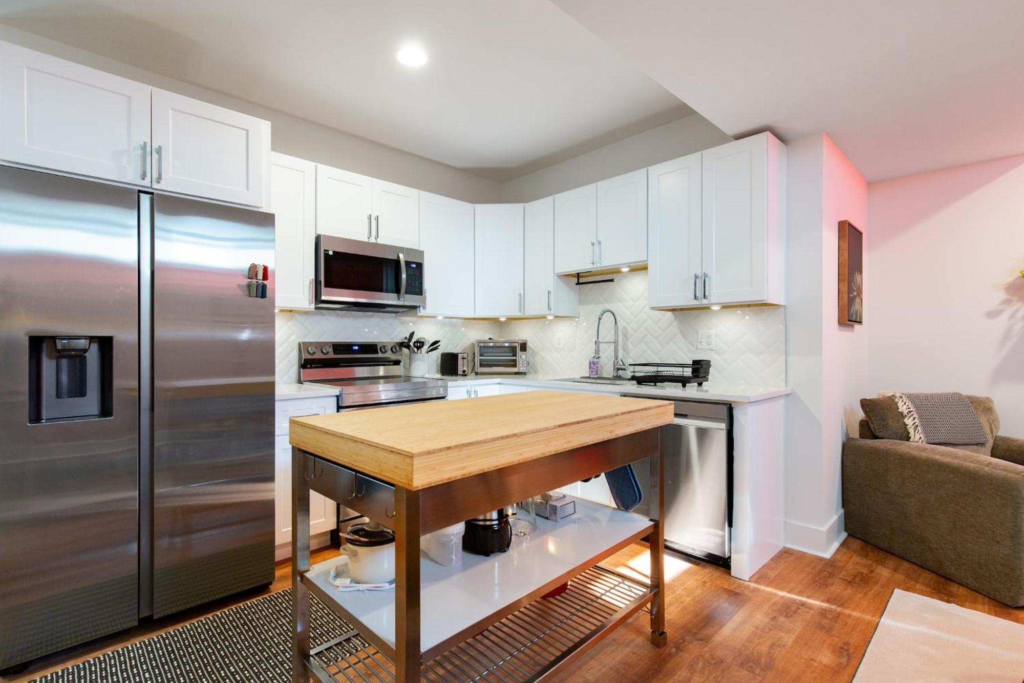 Modern 2Br Retreat, Close To Dc & Airport Apartment Arlington Bagian luar foto